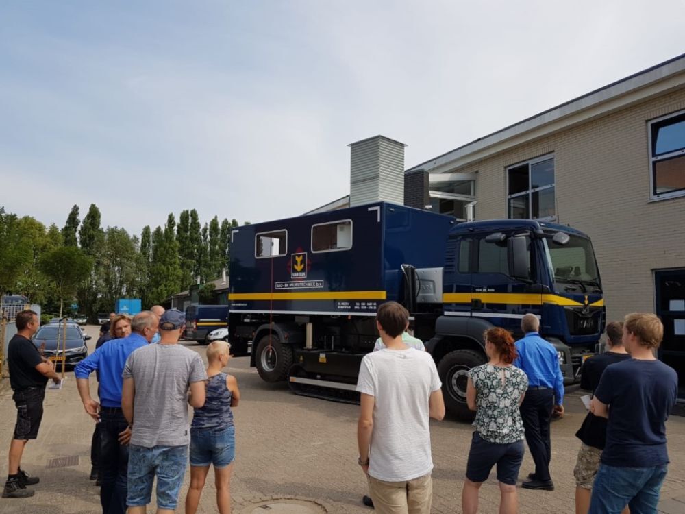 Onze Nieuwe Sondeerwagen Is Gedoopt - Van Dijk Geotechniek En Milieu B.v.